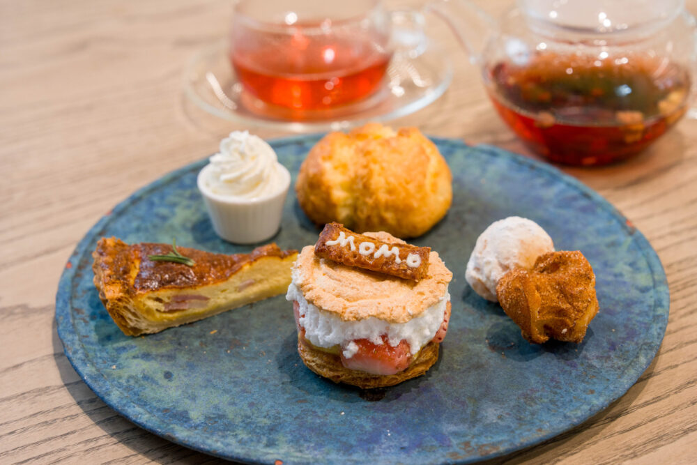 予約不要・ミニアフタヌーンティ登場！ <br>広島県立美術館企画展<br>「ロートレックとミュシャ パリ時代の10年」<br>とのコラボレーション